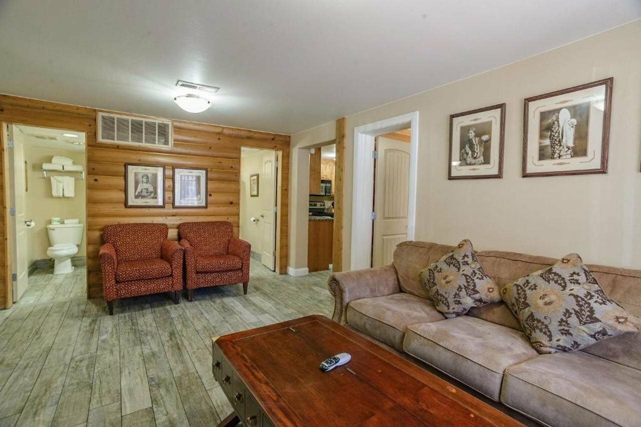 Фото Pioneer Lodge