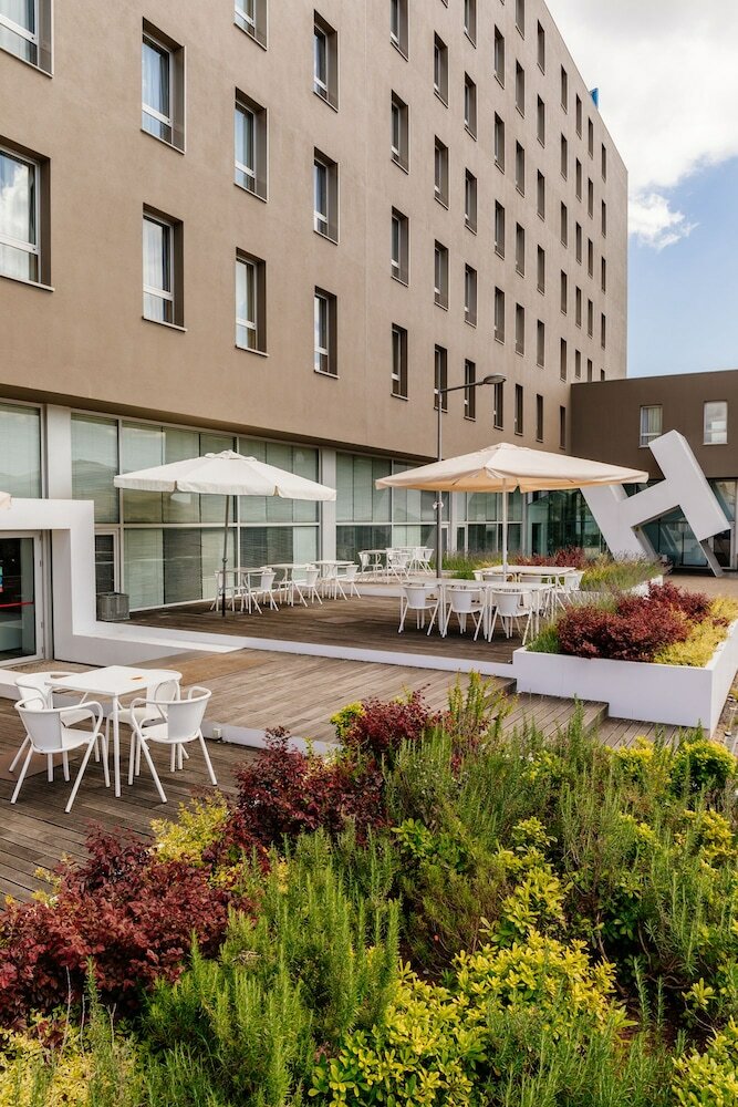 Фото Basic Braga by Axis