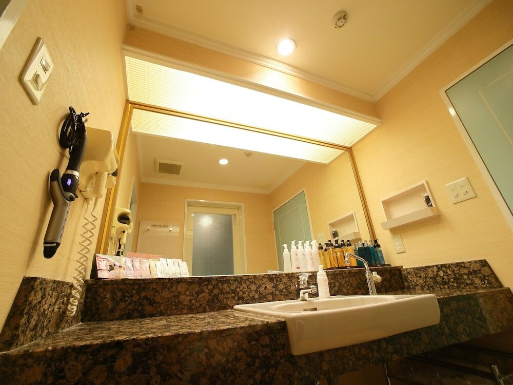 Фото Fine Garden Toyonaka Osaka Interntl Airport - Adults Only