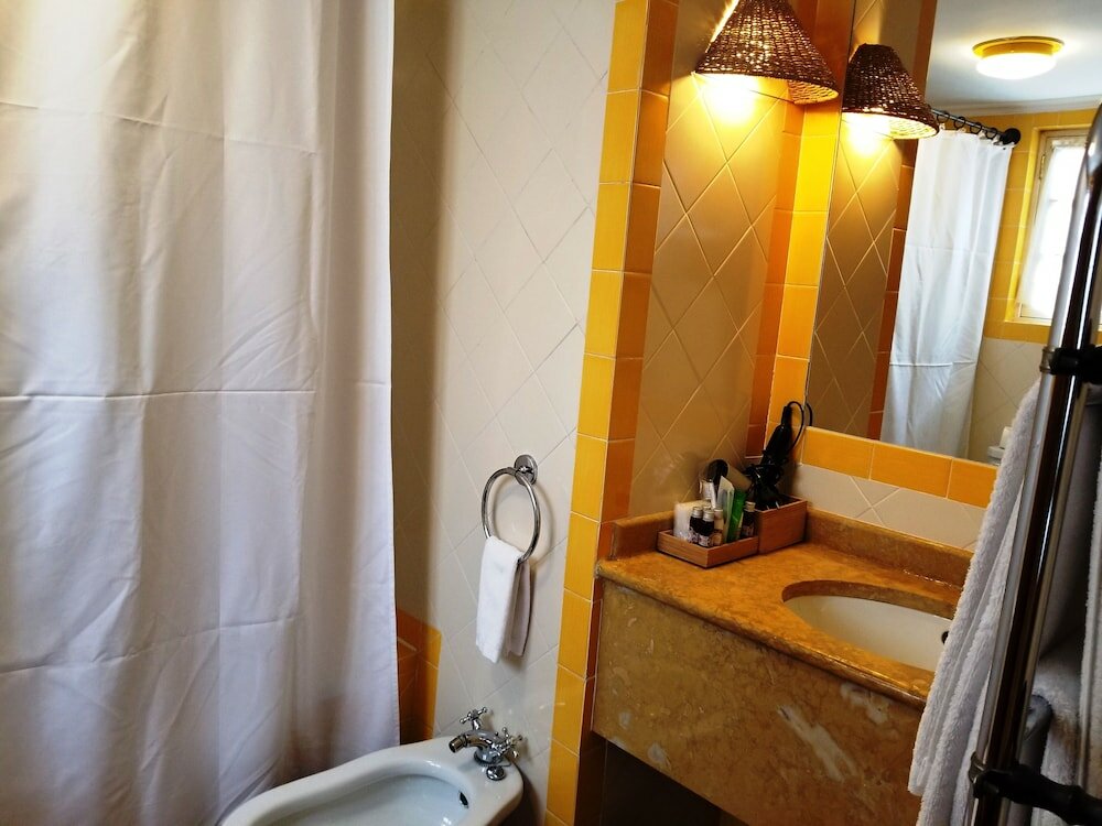 Фото Lawrence's Hotel