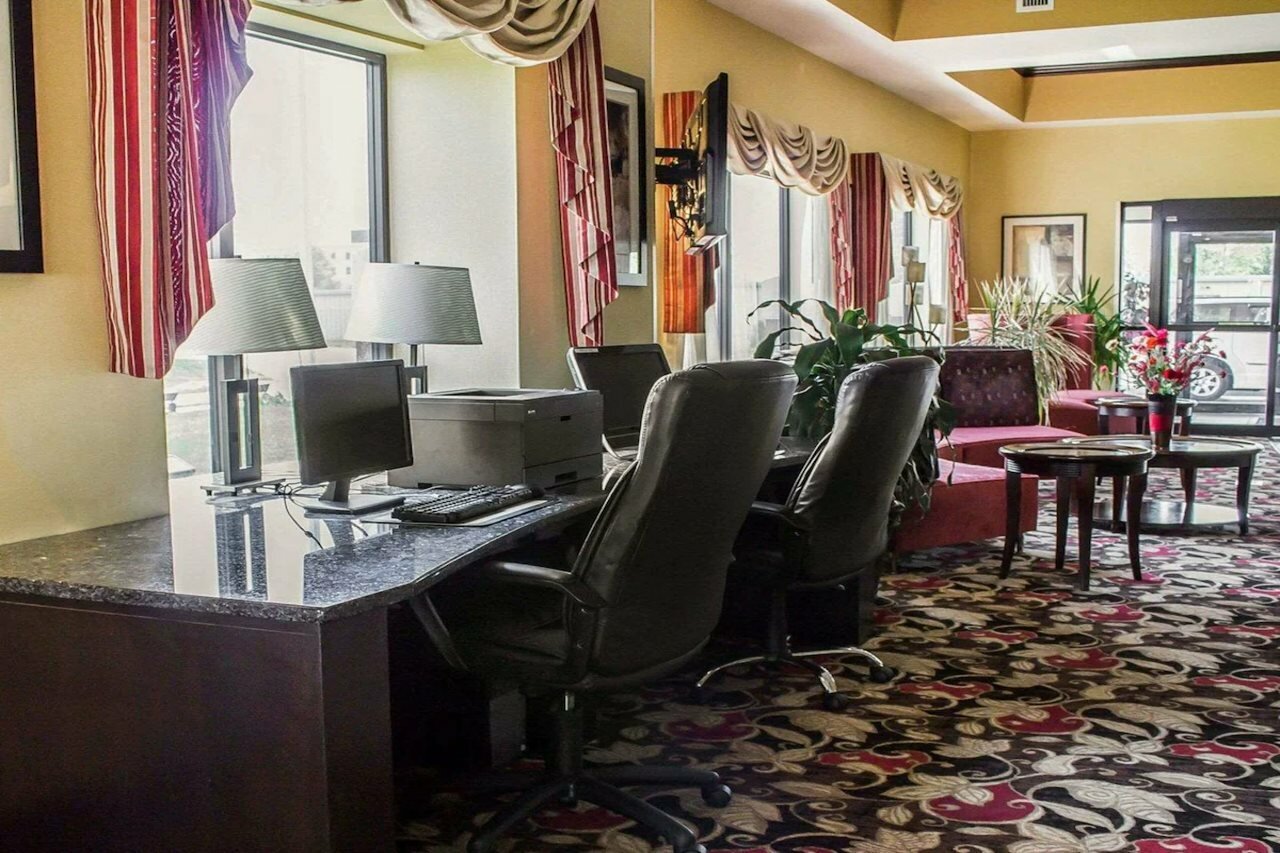 Фото Comfort Suites Columbus East Broad