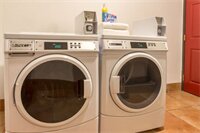 Фото Holiday Inn Express Hotel & Suites Manteca, an Ihg Hotel