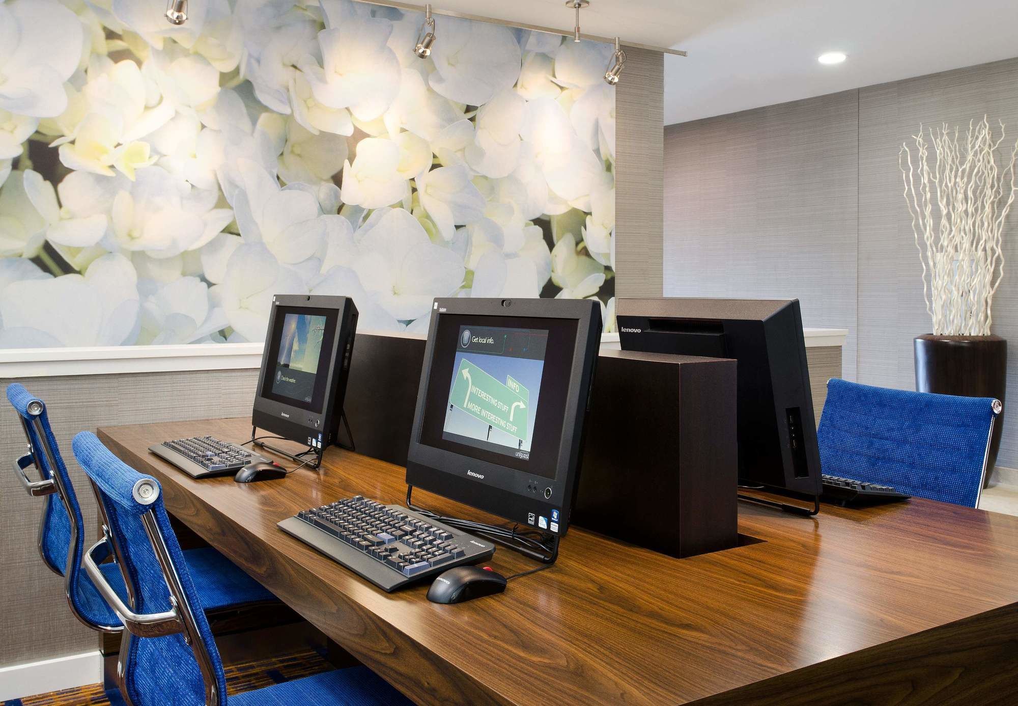 Фото Courtyard by Marriott Kansas City Overland Park/Metcalf