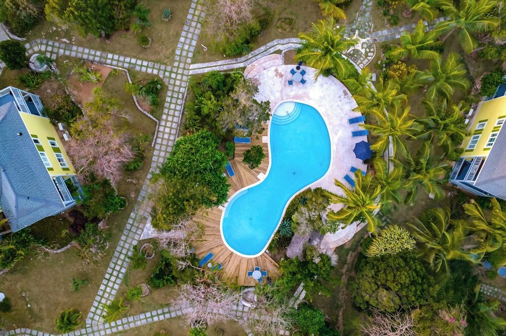 Фото Pineapple Fields Boutique Condo Hotel