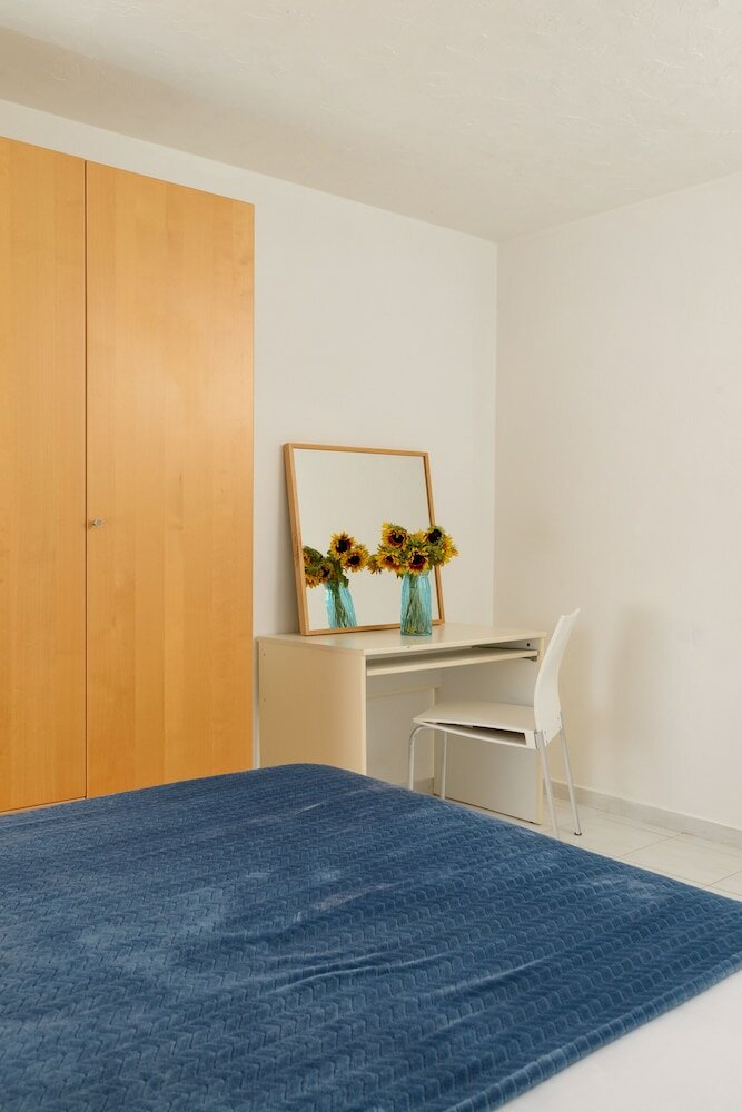 Фото 3br Apt Steps from Sea W Parking