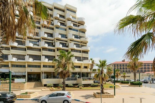 Апартаменты 3br Apt Steps from Sea W Parking в Герцлии
