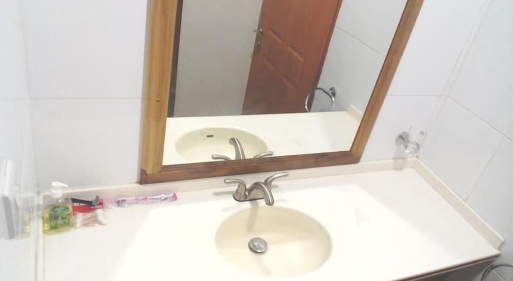 Фото Ponderosa Travel Lodge