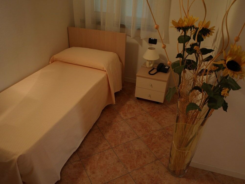 Фото Hotel Karol