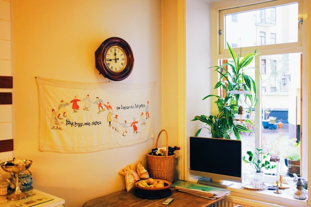 Фото Beautiful, Artistic, Heirloom Apartment