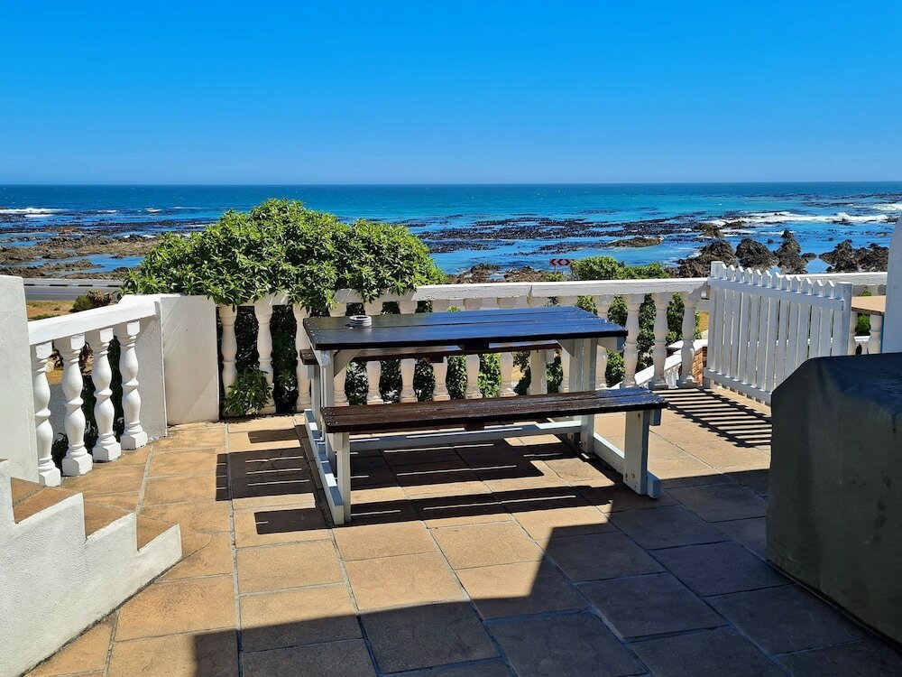 Фото Walkerbay Accommodation