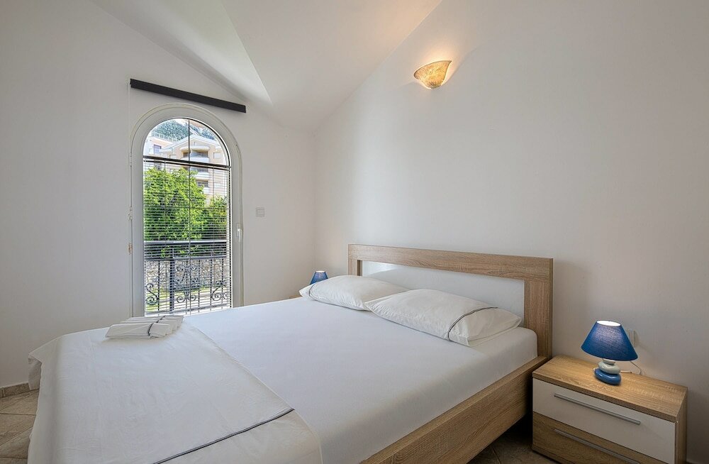 Фото Adriatic Hill Apartments