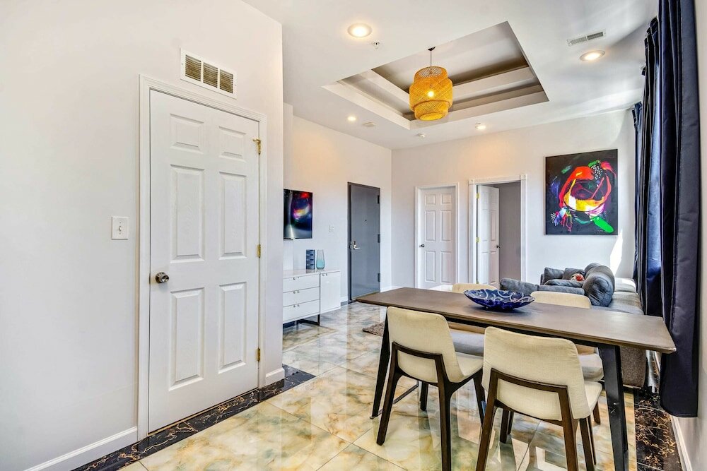 Фото Retreat in a Stylish 2bd Apartment in the Heart of the City