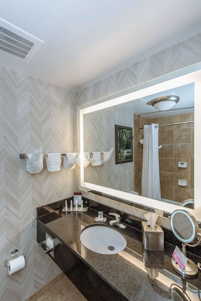 Фото DoubleTree by Hilton North Charleston - Convention Center