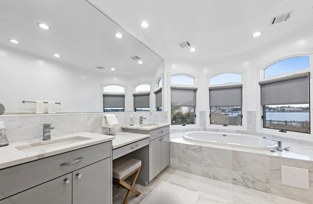 Фото Monmouth Beach 4br Villa on the Water