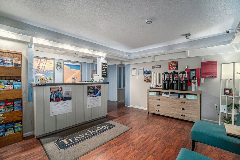 Фото Travelodge by Wyndham Traverse City Mi