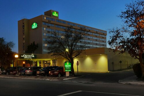 Гостиница La Quinta Inn & Suites by Wyndham Secaucus Meadowlands в Секаукусе