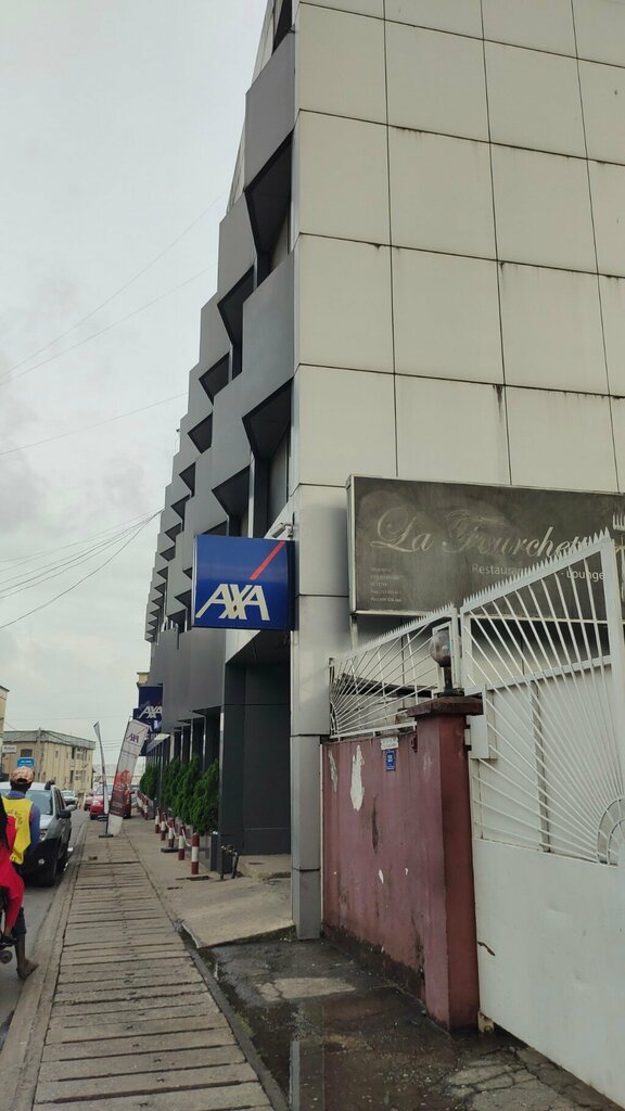 Management company Axa, Douala, photo