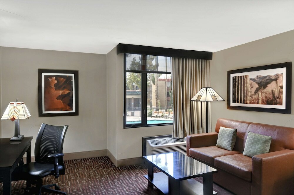 Фото DoubleTree by Hilton Hotel Phoenix Tempe