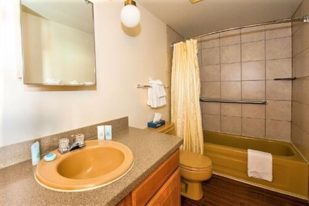 Фото Twin Rivers Condominiums by Alderwood Colorado Management