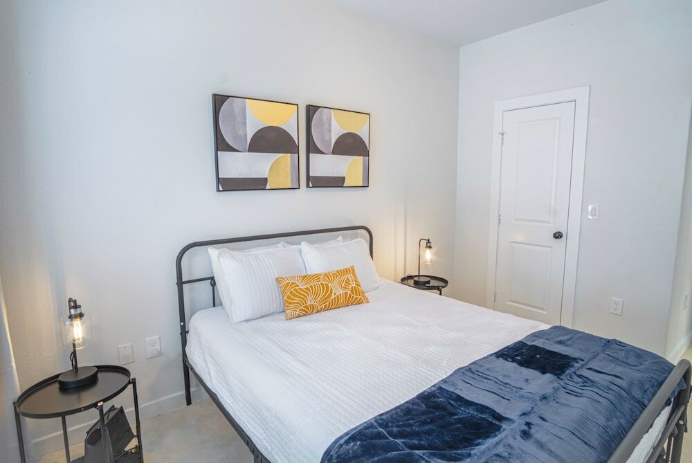 Фото Brand New 2 Stylish 3br Near Exciting Downtown