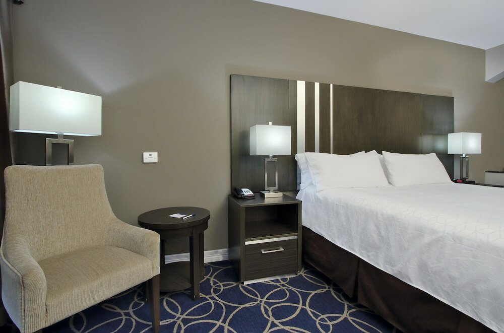 Фото Holiday Inn Express & Suites Houston North - Iah Area, an Ihg Hotel