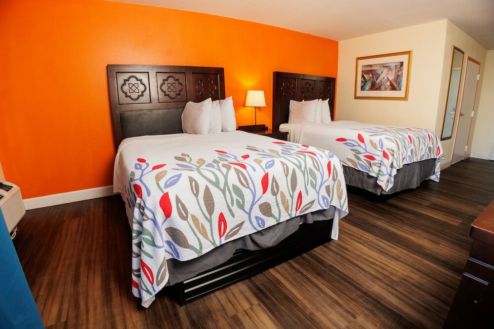 Фото Garnet Inn & Suites, Orlando