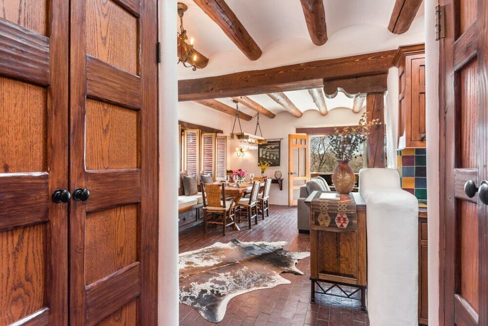 Фото Buena Suerte - Quintessential Eastside Pied-a-terre, Fabulous Views and Patios, Kiva Fireplace, Walk to Canyon Rd. and the Plaza