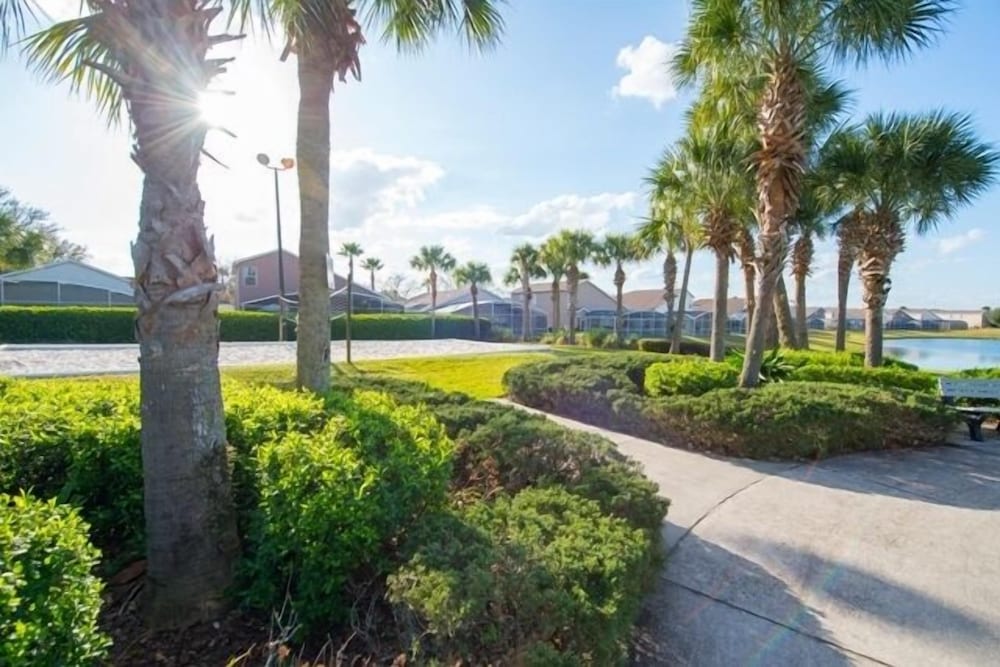 Фото Ov3252 - Hampton Lakes - 5 Bed 4 Baths Villa