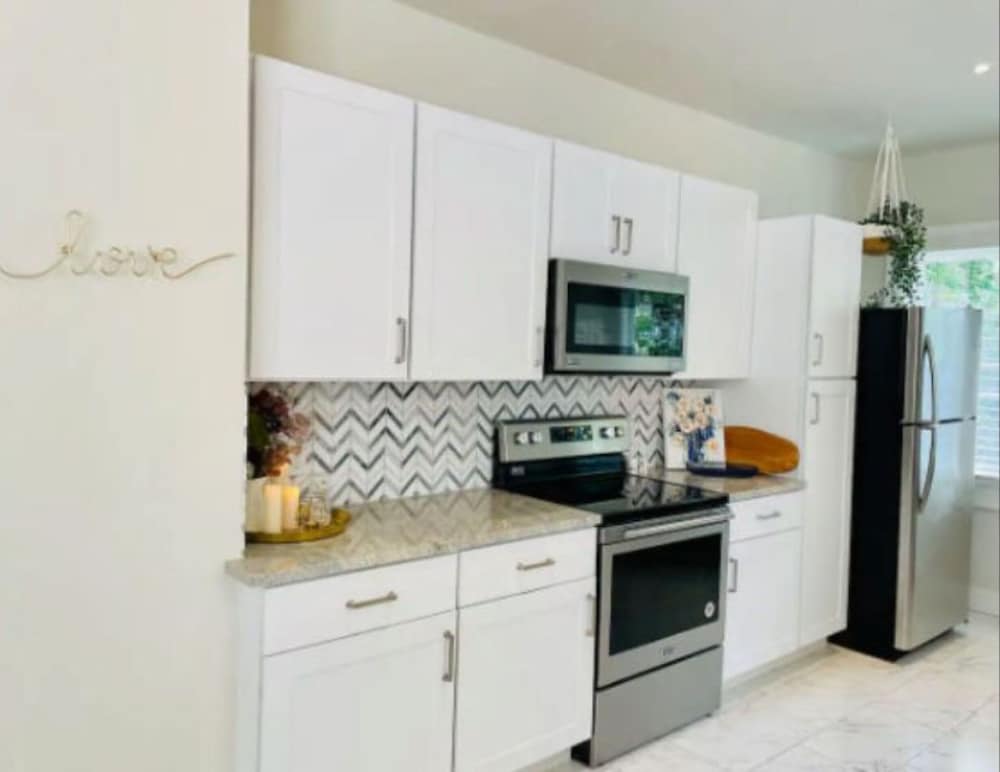 Фото Charming Bungalow Near Historic Downtown