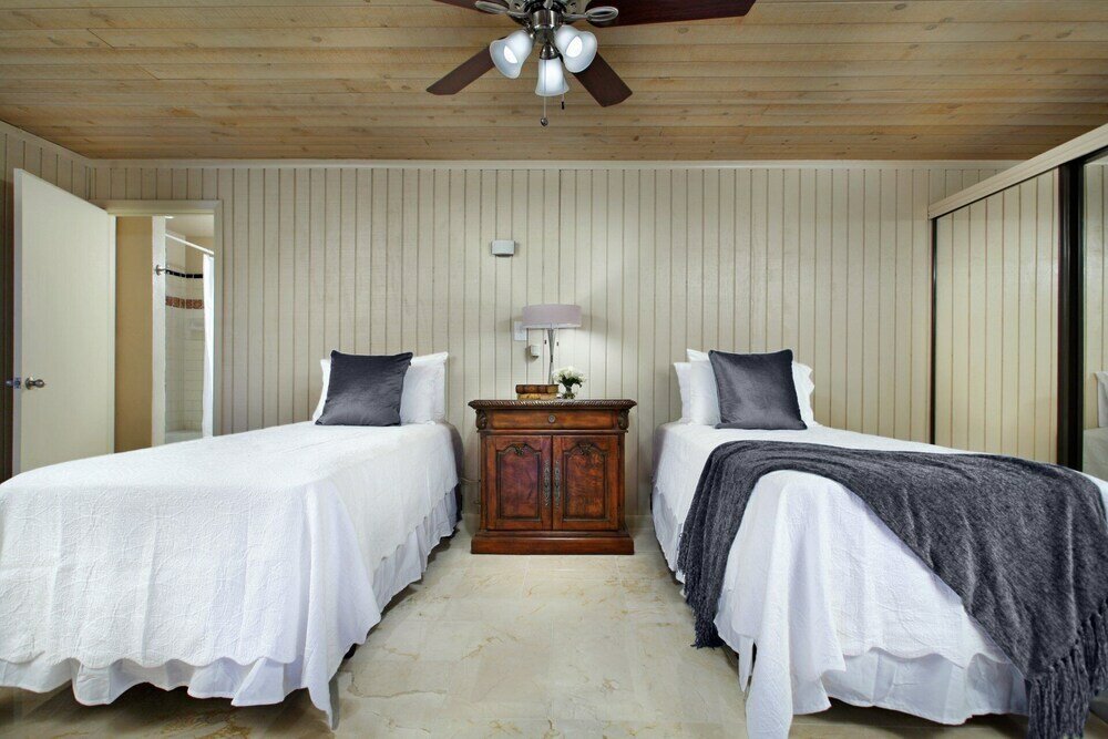 Фото Az Oasis! Heated Pool & SPA - Sport Court & Putting Greens Pool Table & Games!