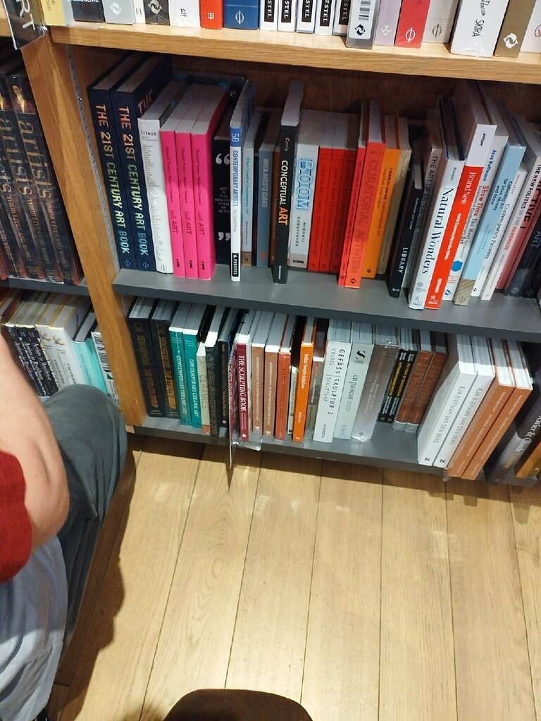 Bookstore Books Kinokuniya, Dubai, photo