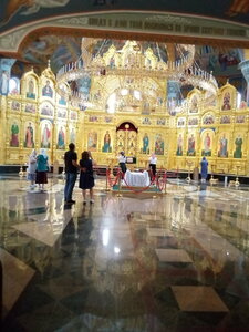 Кафедральный собор Троицы Живоначальной (просп. Мира, 25, Сургут), православный храм в Сургуте