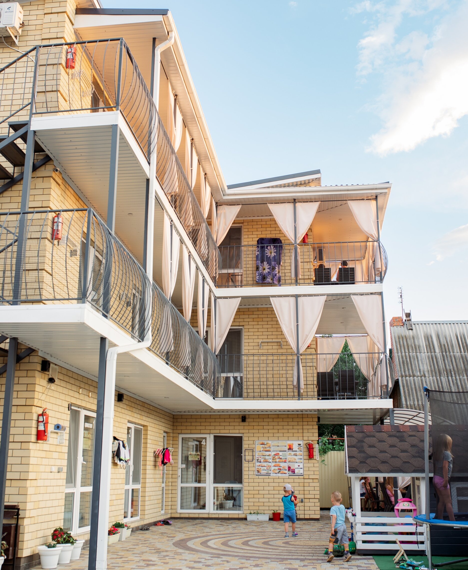 Фото отеля 2