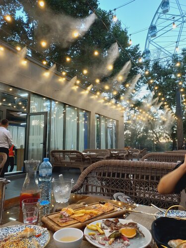 Qoshiqchi Maksim haqida barcha porno