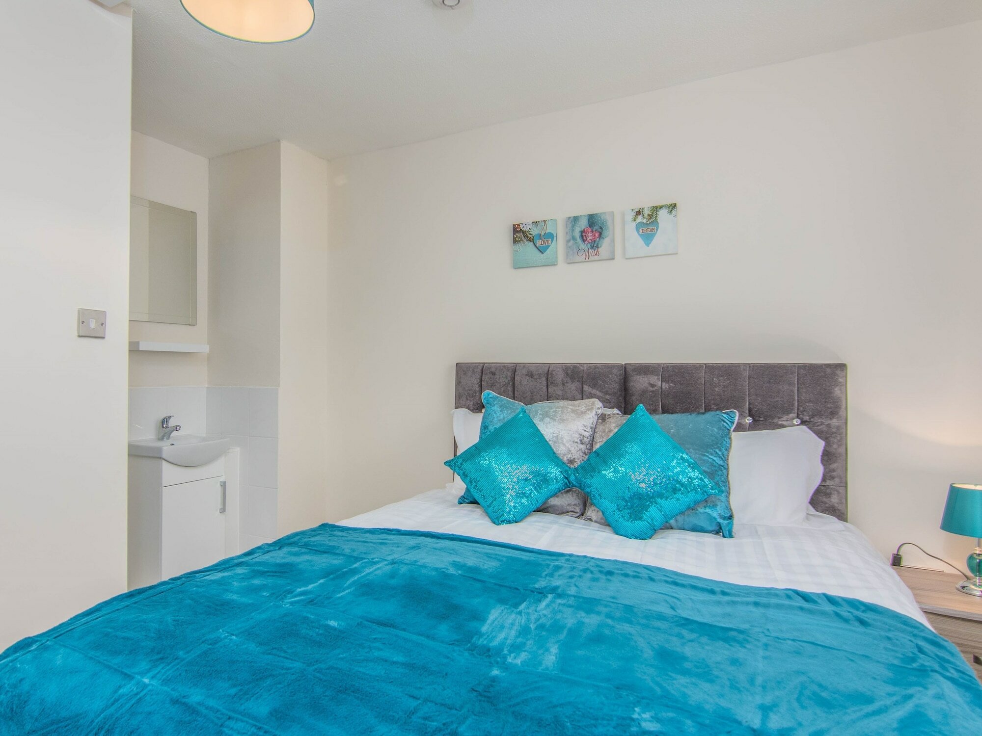 Фото Outfield Homes