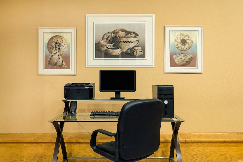 Фото Days Inn by Wyndham East Albuquerque