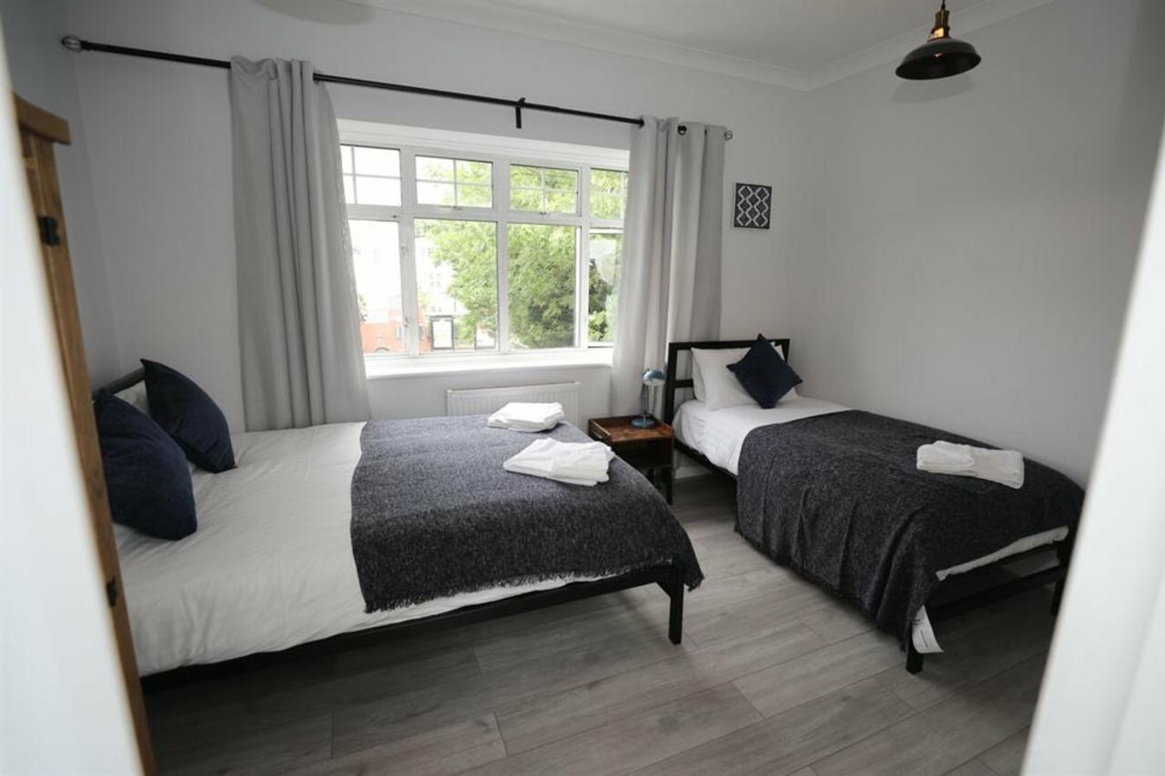 Фото Golders Park Hotel