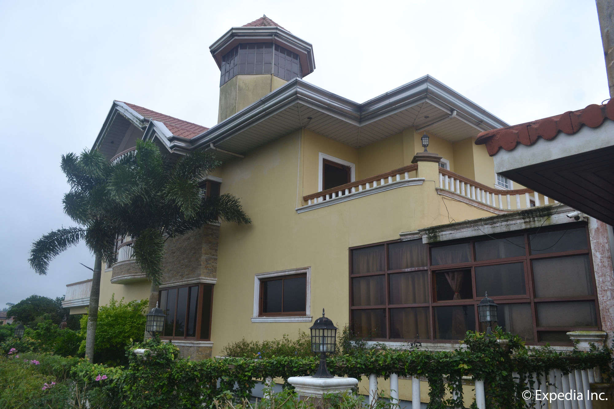 Фото The Q Hotel & Restaurant