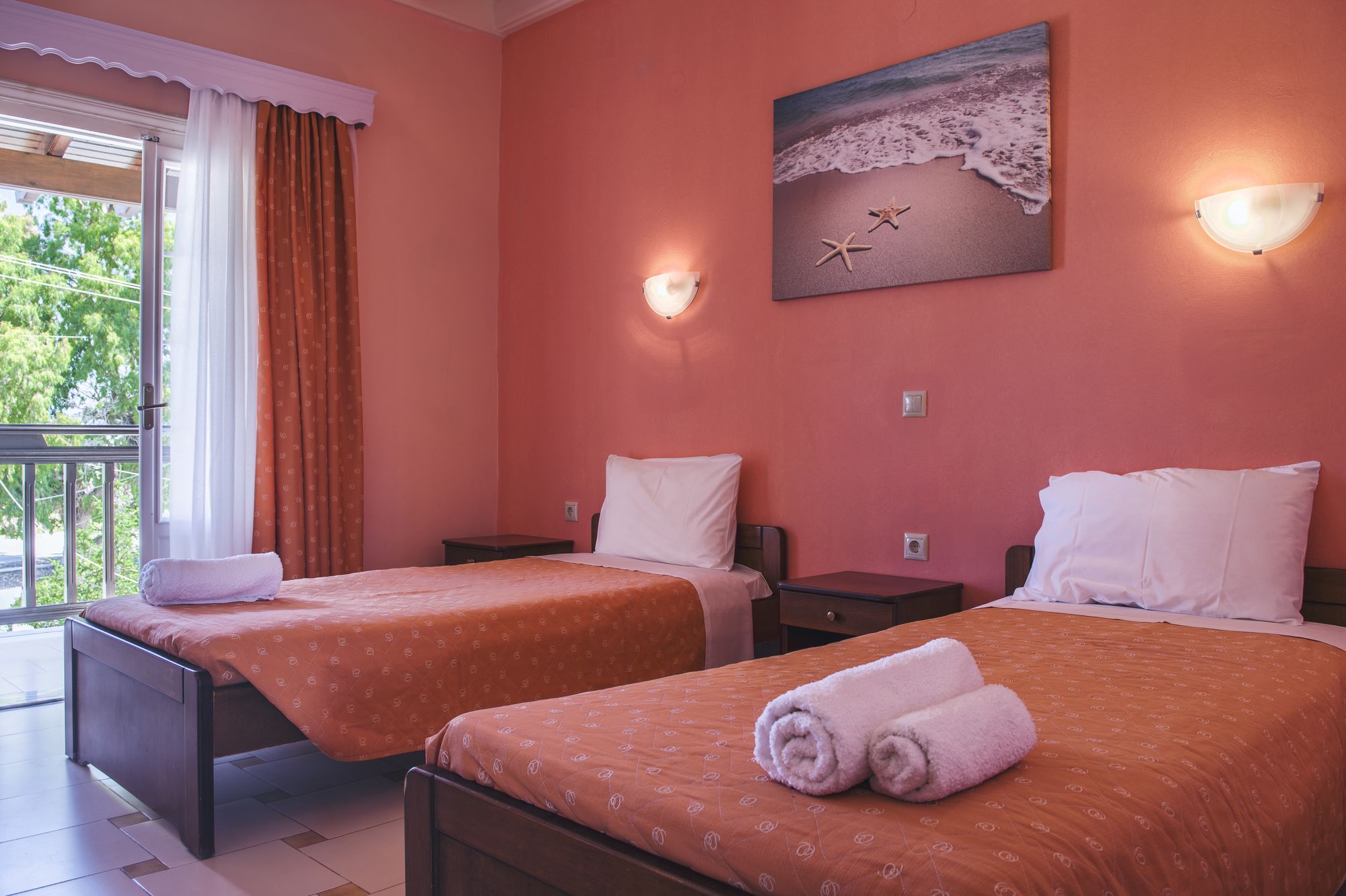 Фото Potamos Apartments