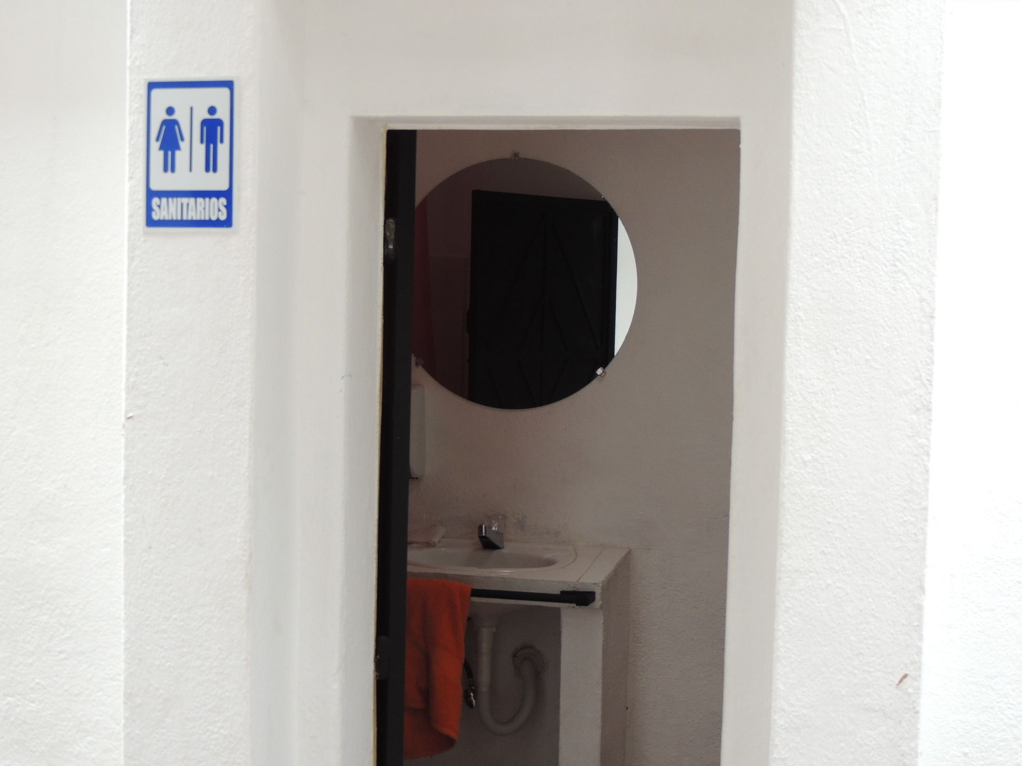 Фото Feathers Hotel and Lounge - Hostel