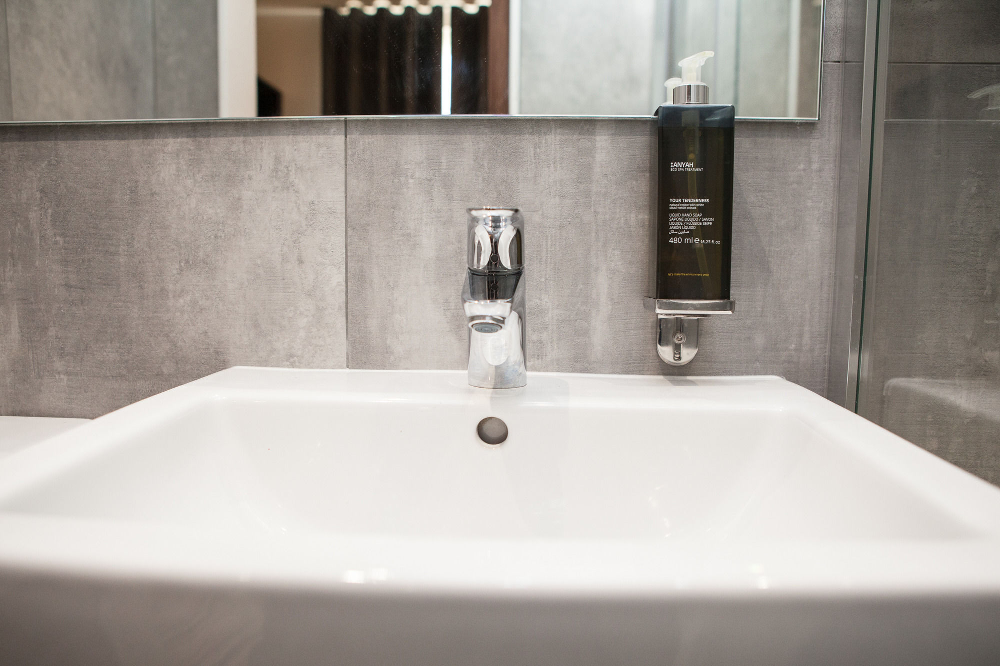 Фото The Tudor Inn Hotel