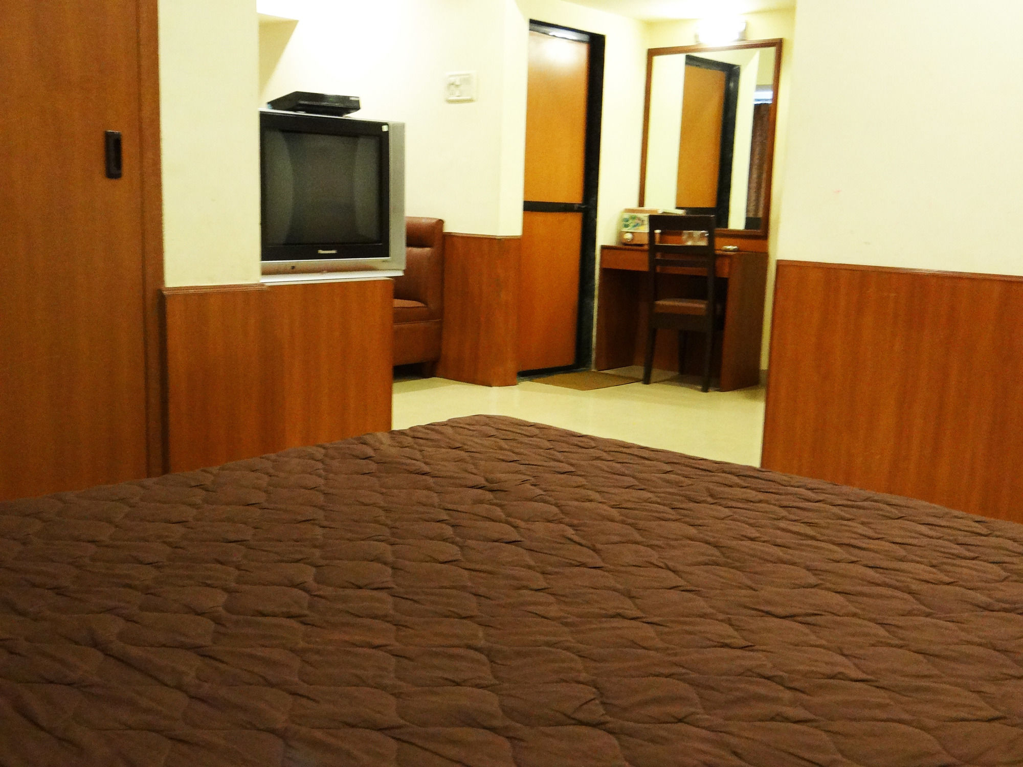 Фото Hotel Lucky Goregaon