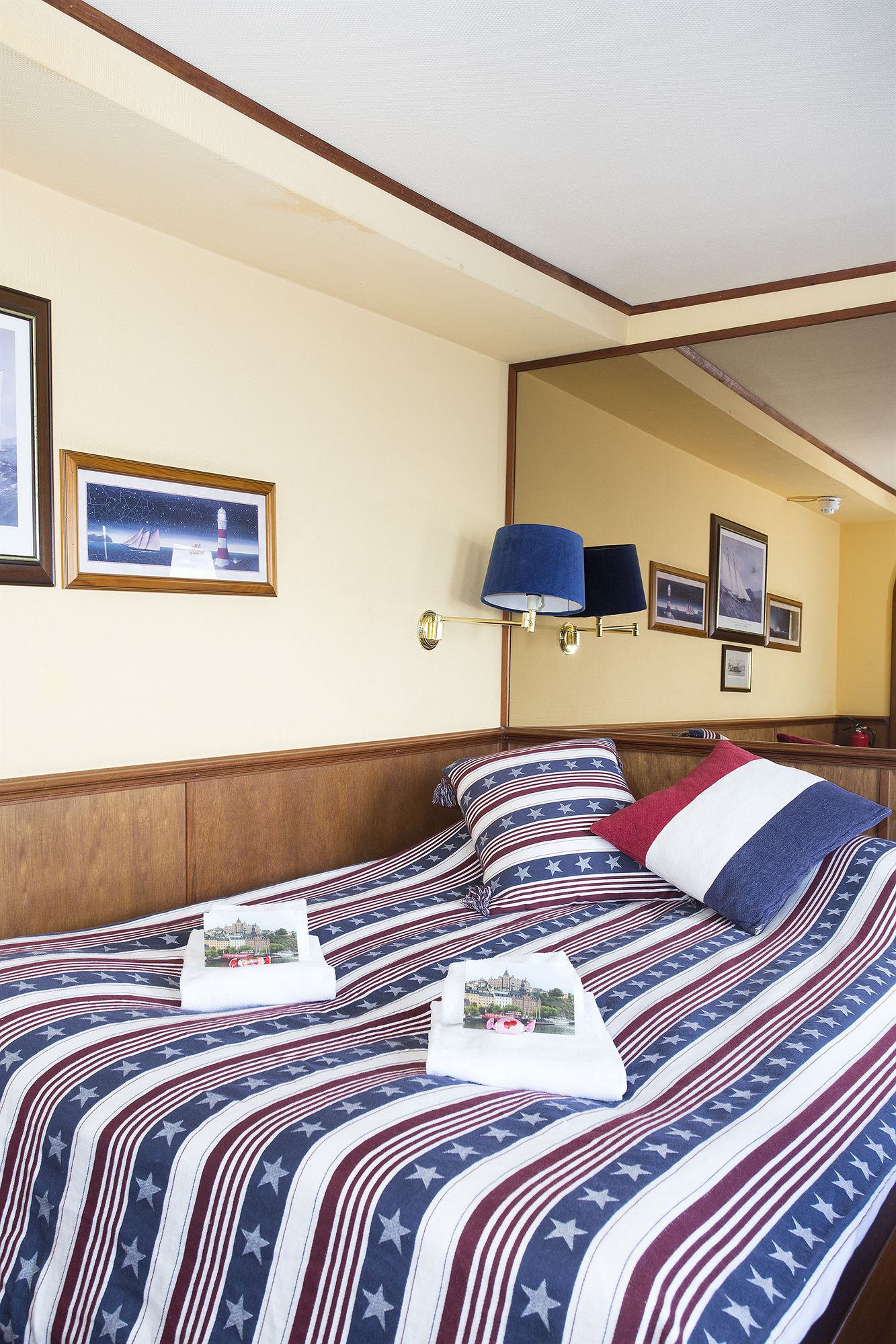 Фото The Red Boat