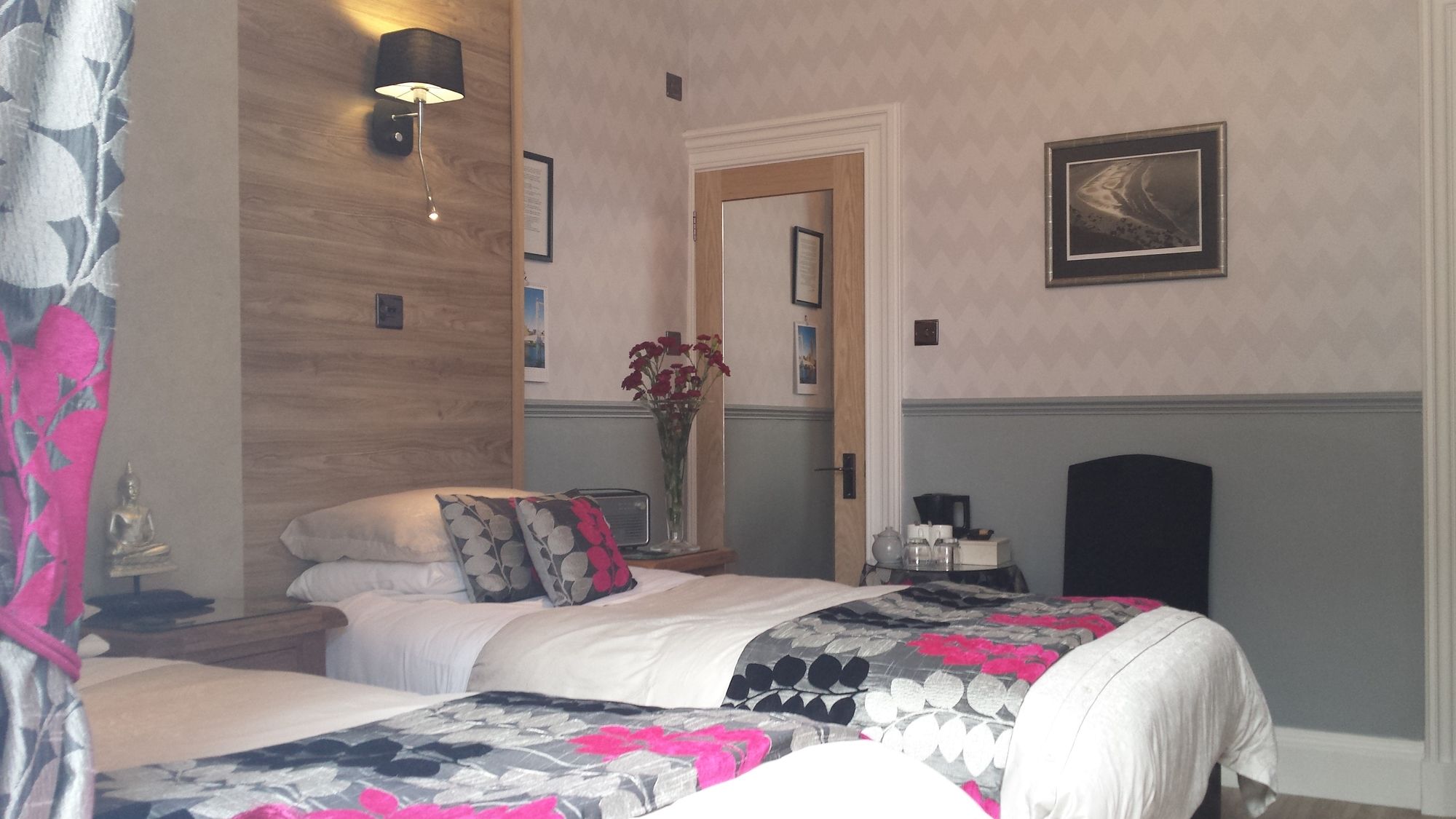 Фото Lauderville Guest House