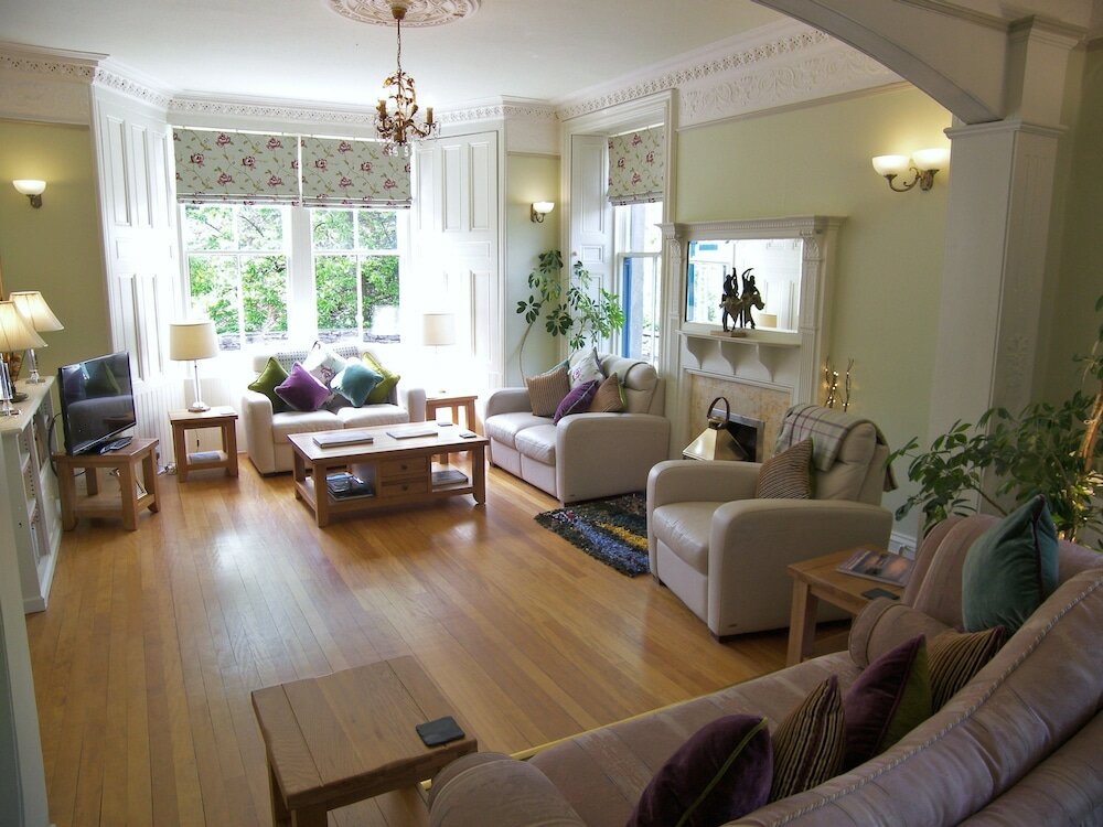 Фото Rosemount Hotel