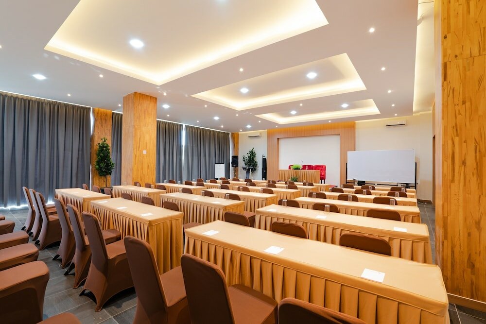 Фото The Crew Hotel Kualanamu International Airport