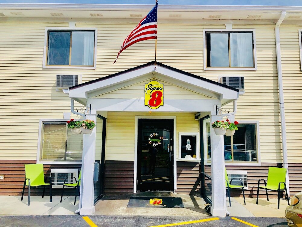 Фото Super 8 by Wyndham Radcliff Ft. Knox Area