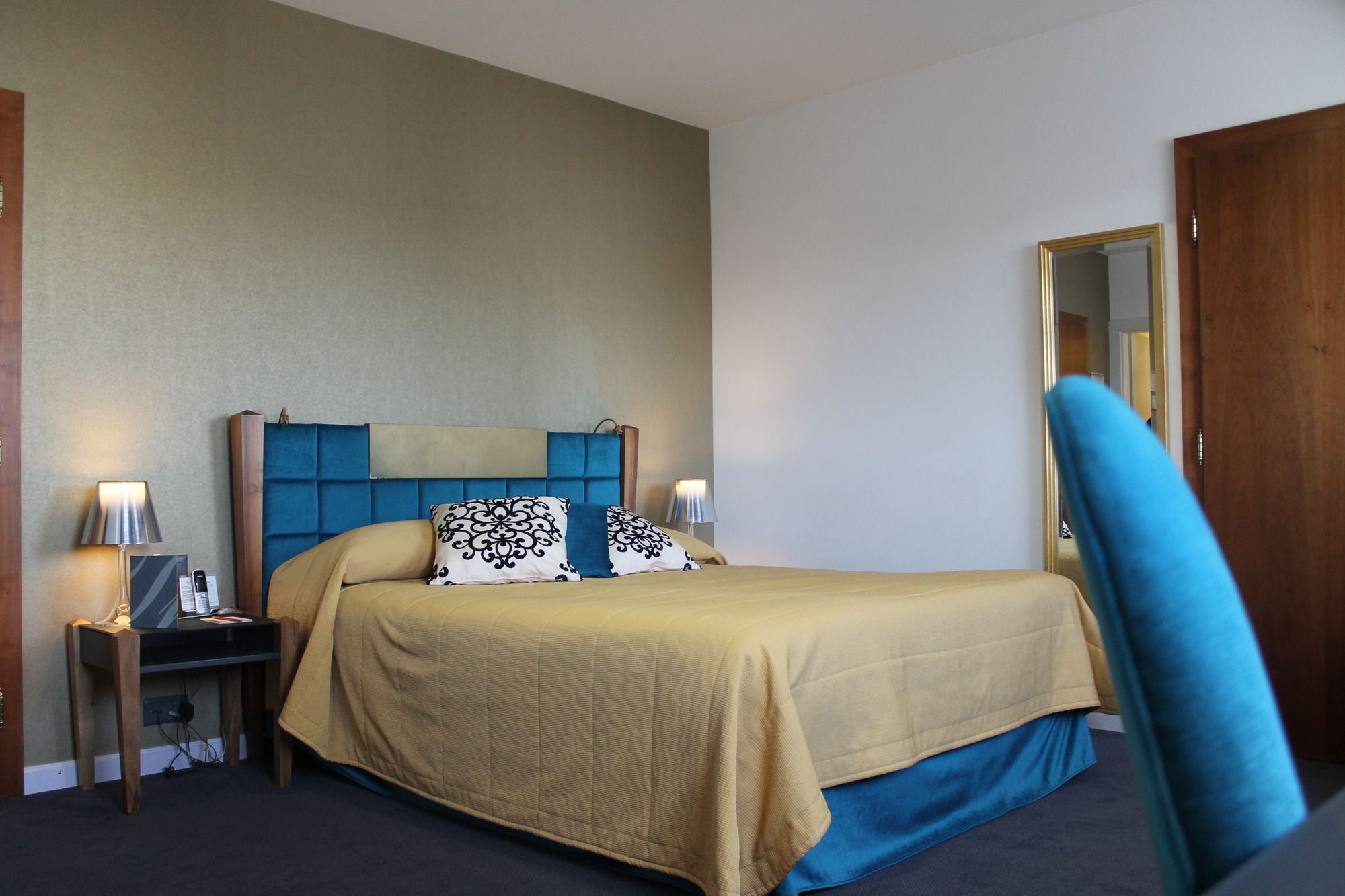 Фото The Ambassador