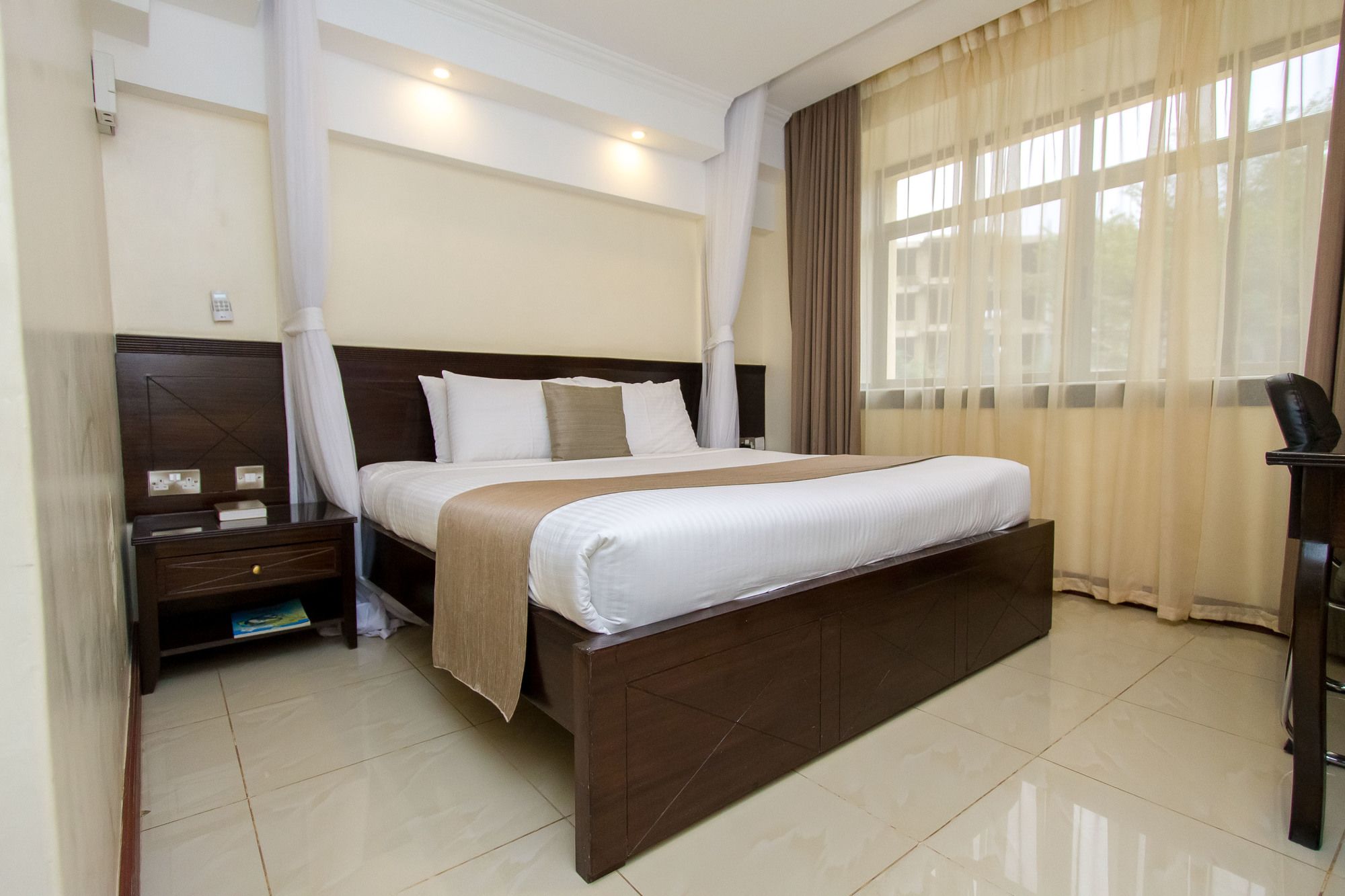 Фото Pinecone Hotel