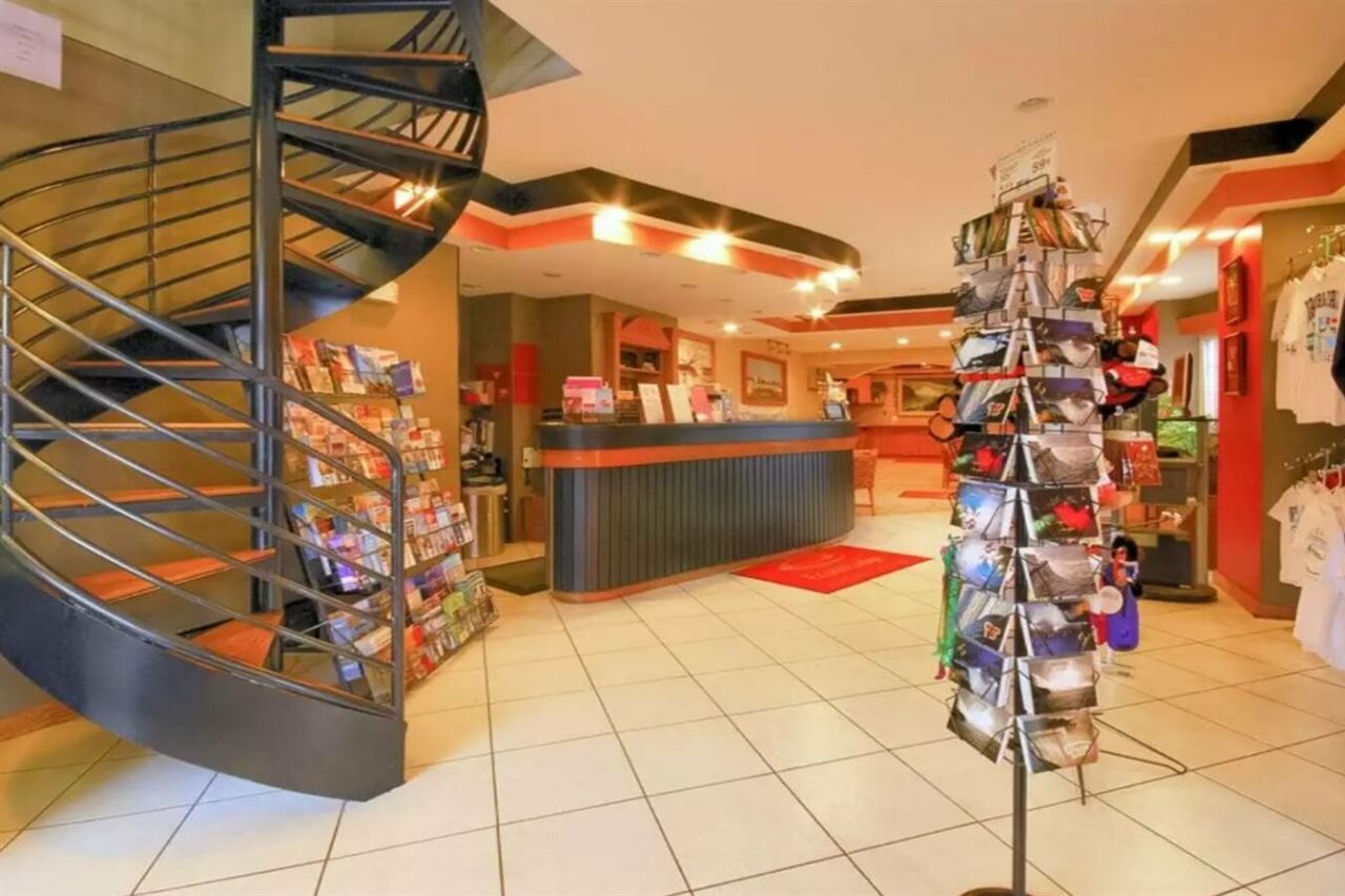 Фото Econo Lodge At The Falls North